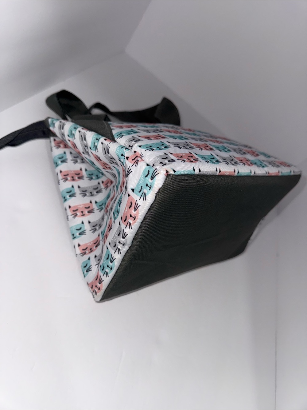 Fit + Fresh Insulated Lunch Bag with 2 Food Storage Containers – Cat Print - Picture 4 of 8